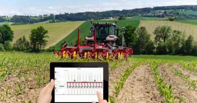 Application CROP ASSIST avec bineuse FLEXCARE de PÖTTINGER